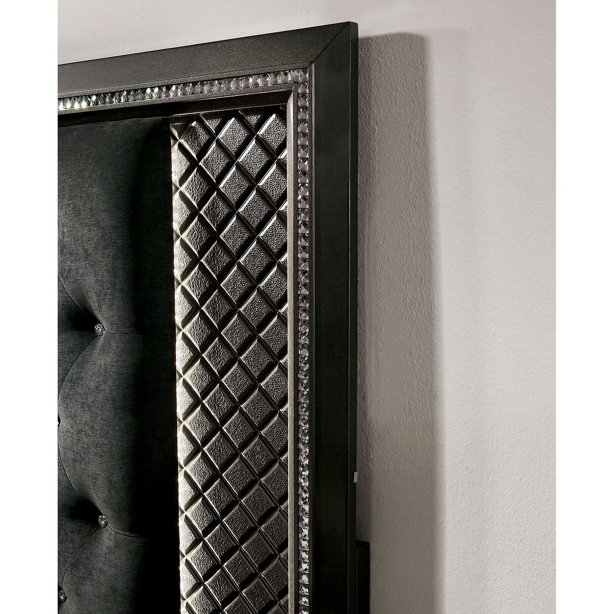 California King Size Bed 2 Nightstands Metallic Gray Solid Wood Black Fabric Tufted Q60689