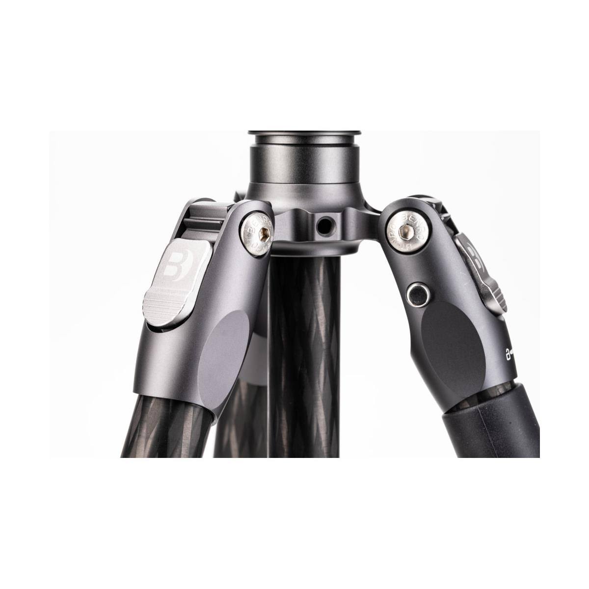 Carbon Fiber Travel Tripod with VX20 Head O658